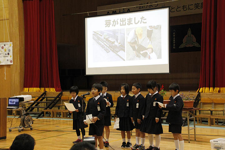 泉小学校2年生による活動発表