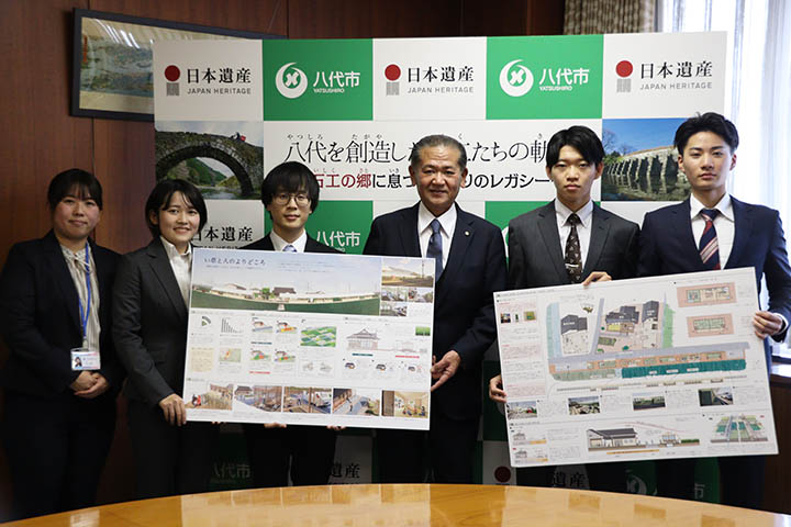 左から川口彩希先生、竹隈光紀さん、光永周平さん、中村市長、園田朝陽さん、長濵悠都さん