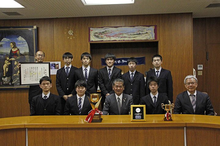 ロボコン大賞に輝いた熊本高等専門学校八代キャンパスのメンバー