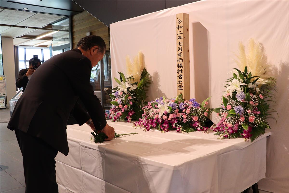 市長　献花の画像