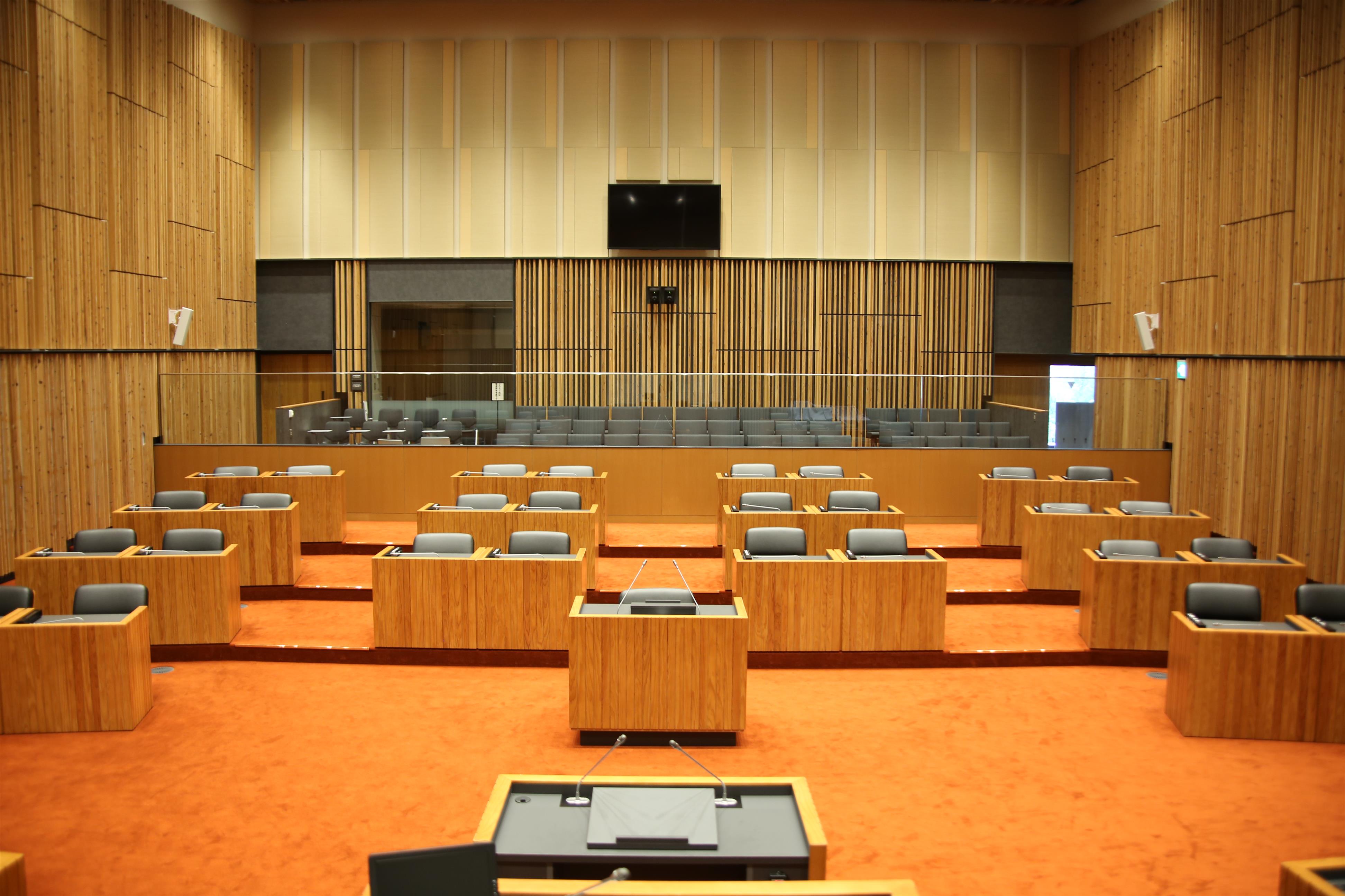 「議長席からの全景」