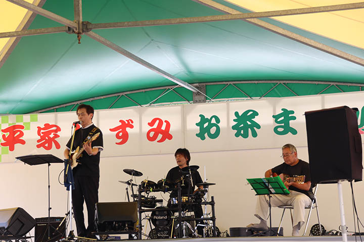 地元バンドDS・IOCによる演奏