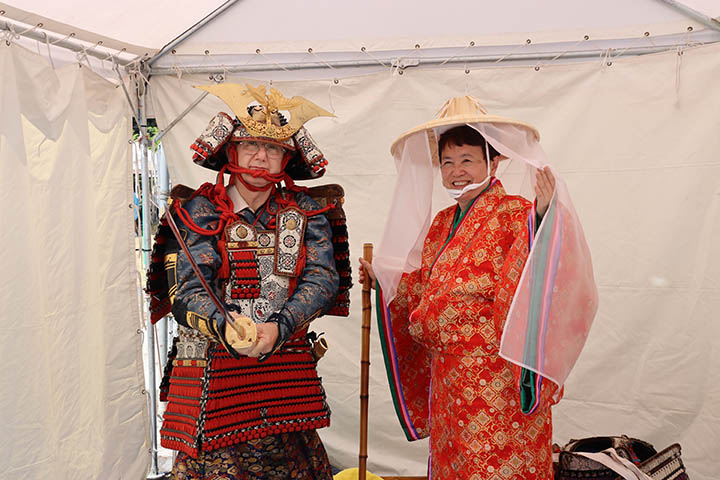 鎧武者・鬼山御前の着付け体験