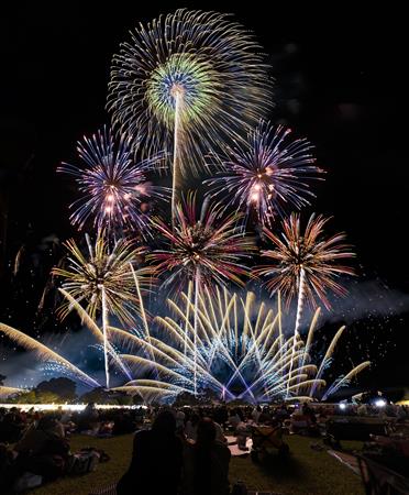 最優秀作品『球磨川に咲いた大輪の「火の花々」』