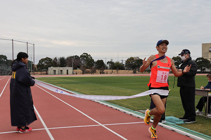 1位でゴールした田本さん