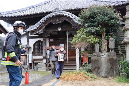 重要文化財を運び出した