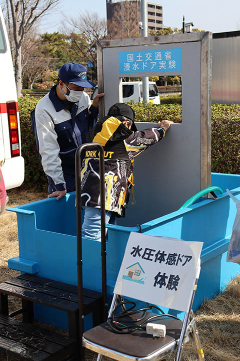 水圧ドア
