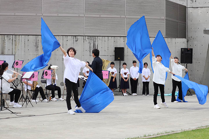 鏡中学校吹奏楽部による演奏　