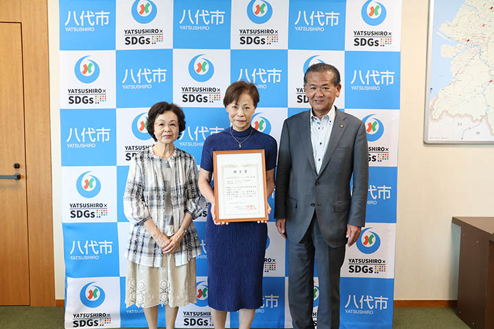 左から石川書記、吉岡会長、中村市長