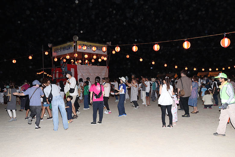 祭りの様子