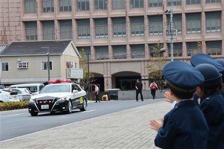 白バイやパトカー、地域の青パトによる交通安全パレード