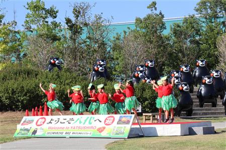 ▲河童姿で踊る園児