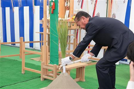地鎮の儀を行う中村市長