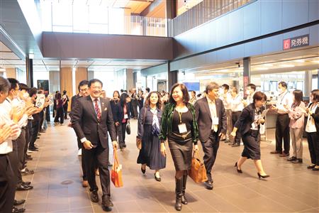 市役所本庁でお出迎え