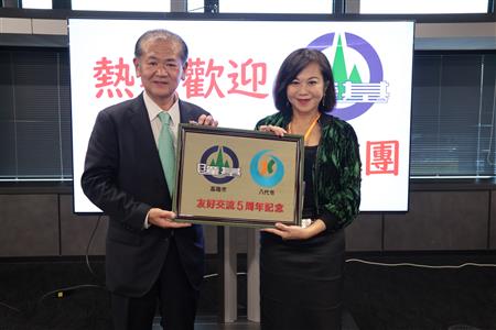 中村市長(左)と邱副市長(右)