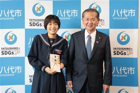 太田さん(左)と中村市長(右)