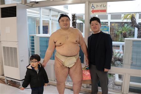 貴健斗関と記念写真