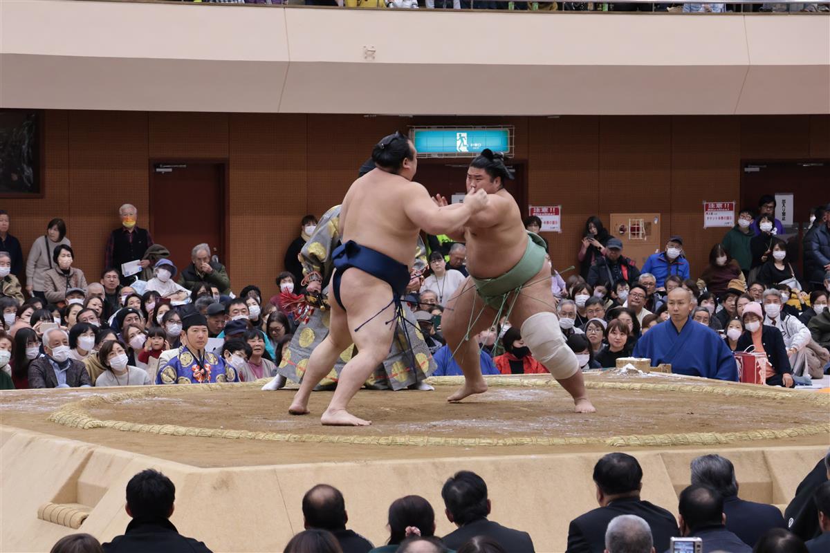 突き出しで白星をあげた貴健斗関