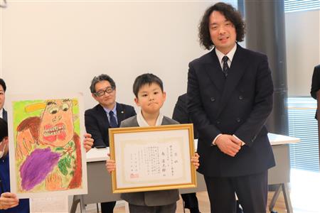 ▲株式会社ミリオン企画賞を受賞した島さんと大野代表取締役