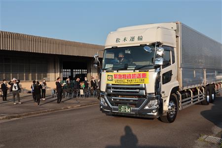 置き畳を載せたトラックが石川県に出発しました