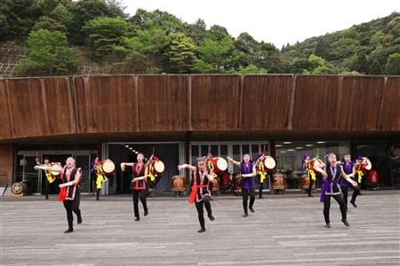 秀岳館高等学校による雅太鼓の演奏