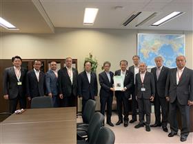 7.12-1028_森輸出･国際局長