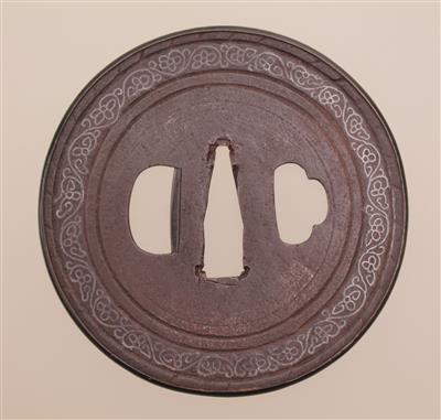 唐草文象嵌鐔