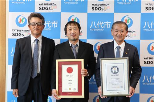 ▲左から園田聖さん、坂本一真さん、中村市長