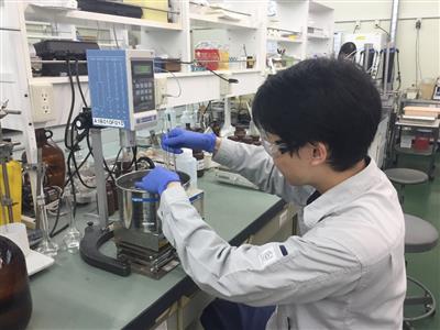 実験室での作業