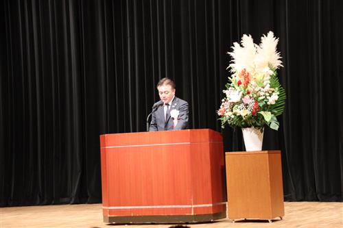 ▲大会決議を行う堀江隆臣上天草市長
