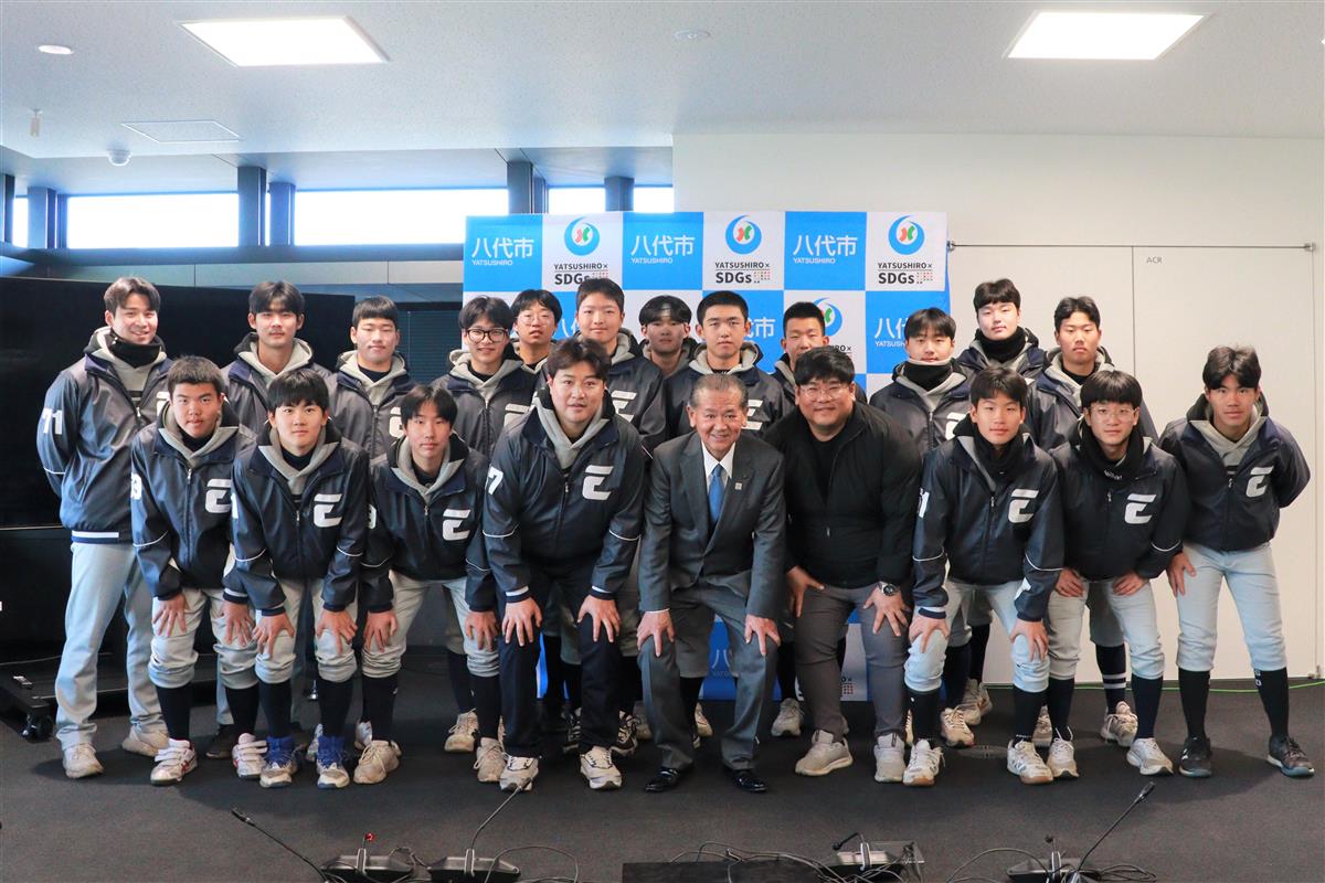 ソウルEPベースボールクラブの皆さんと中村市長の画像