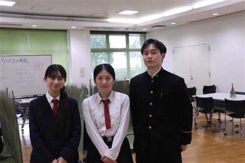 カフェを出店した麻生さん、池田さん、草尾さん