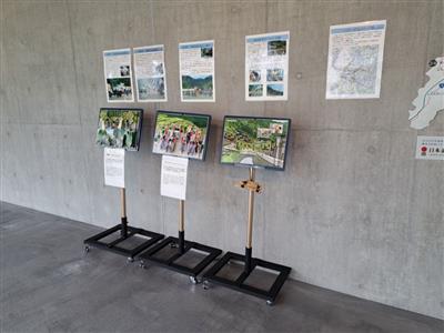 エントランス展示2