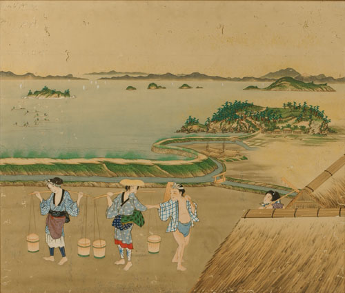 八代海沿岸で塩づくりをする人々の画像