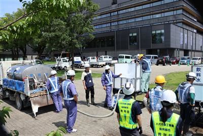 組立式給水タンクへ水の補充