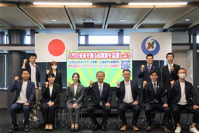 中村市長と認定事業者（９者）