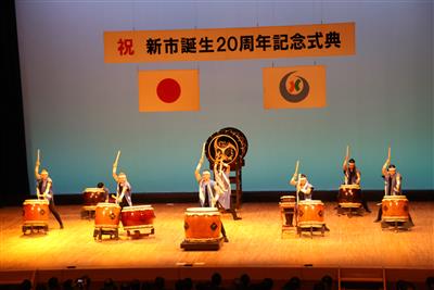 オープニングを飾った秀岳館高等学校の雅太鼓演奏