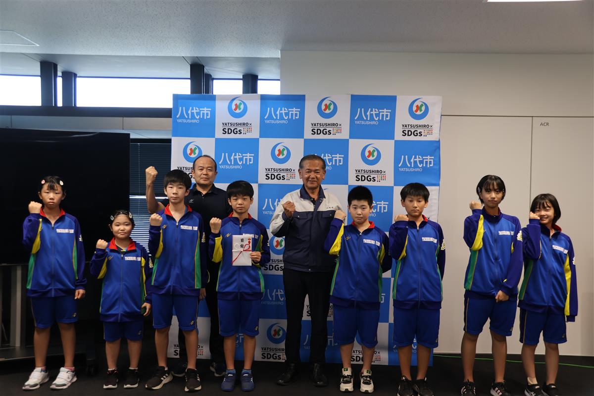中村市長と同クラブの選手・竹本監督の画像