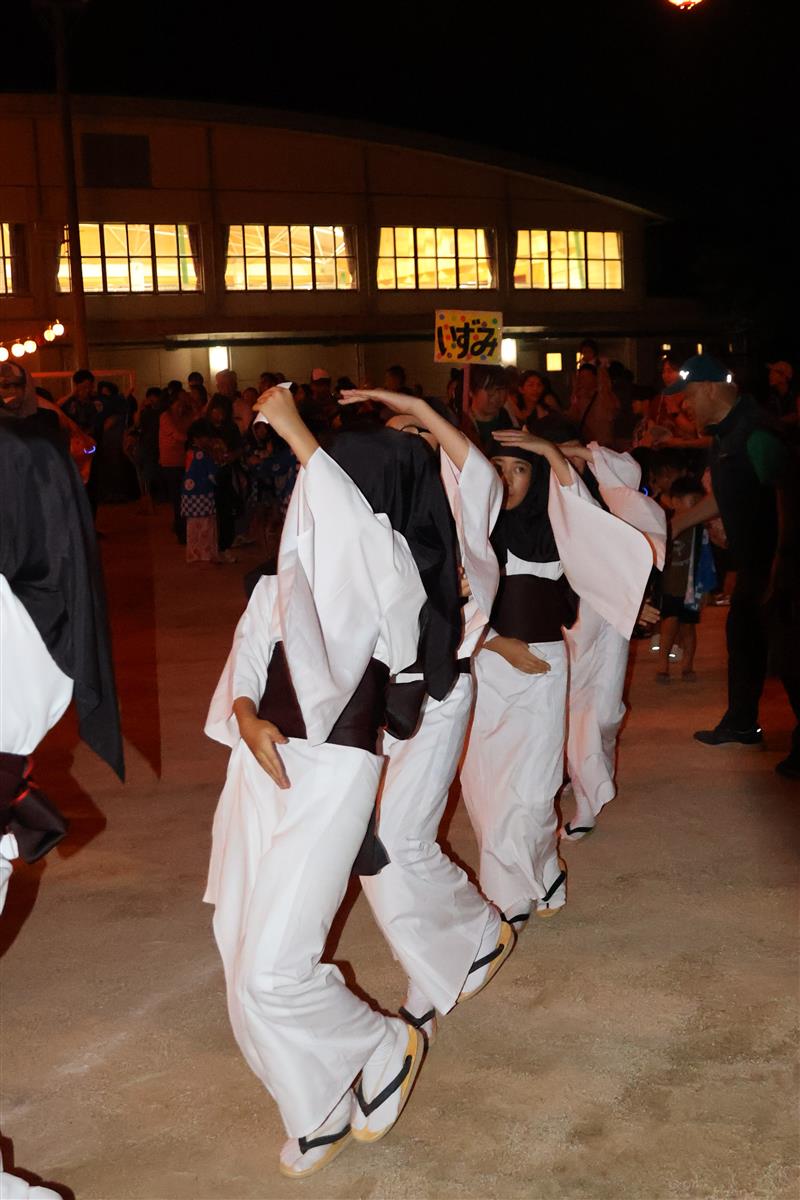 盆踊りの様子の画像