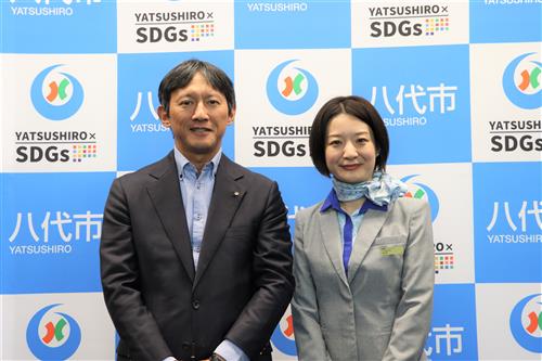 小野市長（左）と井村さん（右）