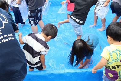 ヤマメのつかみ取り