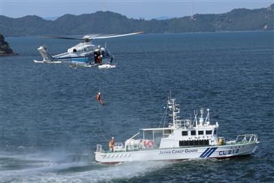 海上訓練のデモンストレーション