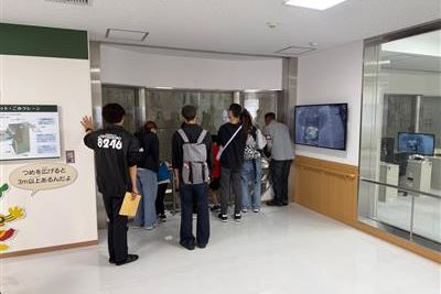 施設見学ツアーの様子