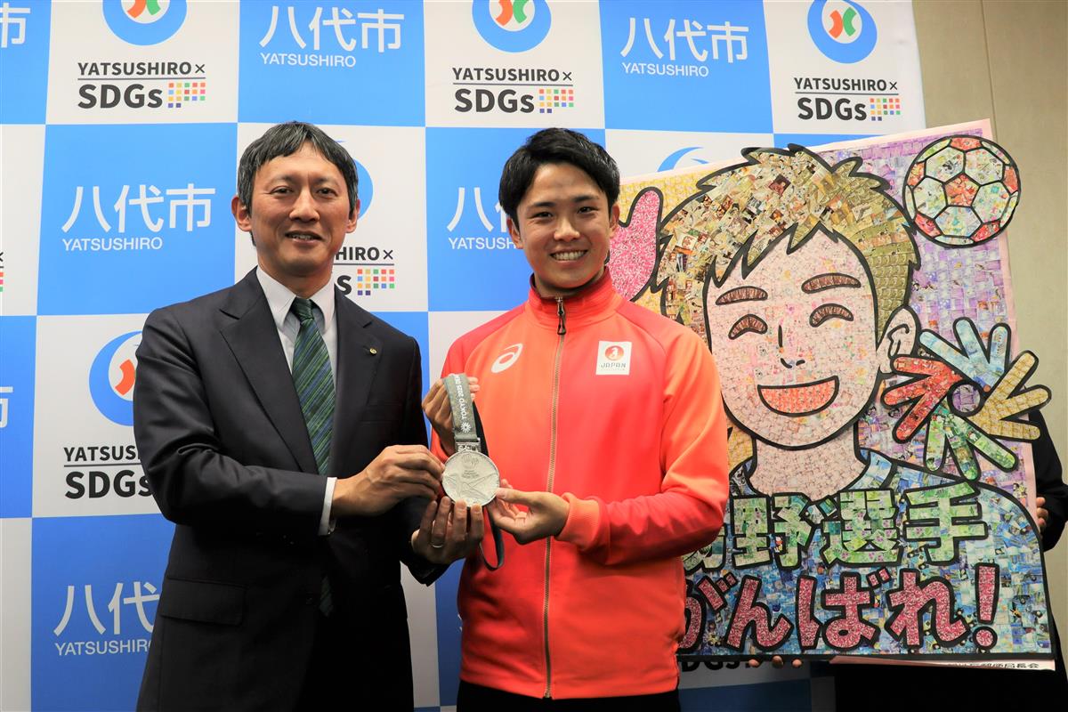 小野市長（左）と湯野選手（右）の画像