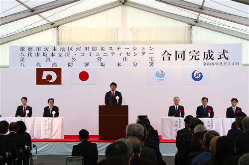 式辞を述べる小野市長