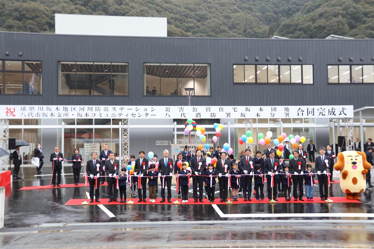 テープカットの様子の画像