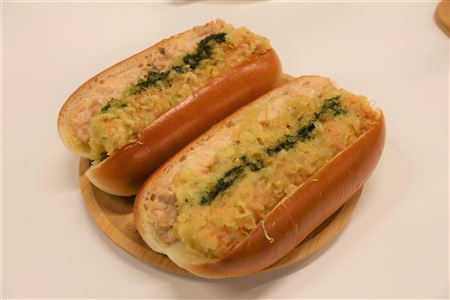 ⑧たじまる君おすすめ「日奈久のちくワンドッグ」（コッペ田島）