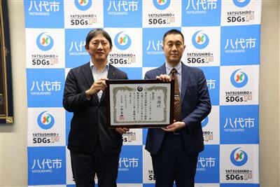 小野市長（左）と幅執行役員・経営管理室部長（右）