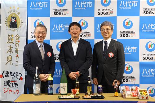 左から、桑田代表取締役CEO（株式会社じじやコーポレーション）、小野市長、磯田代表取締役（株式会社くまもとDMC）　 