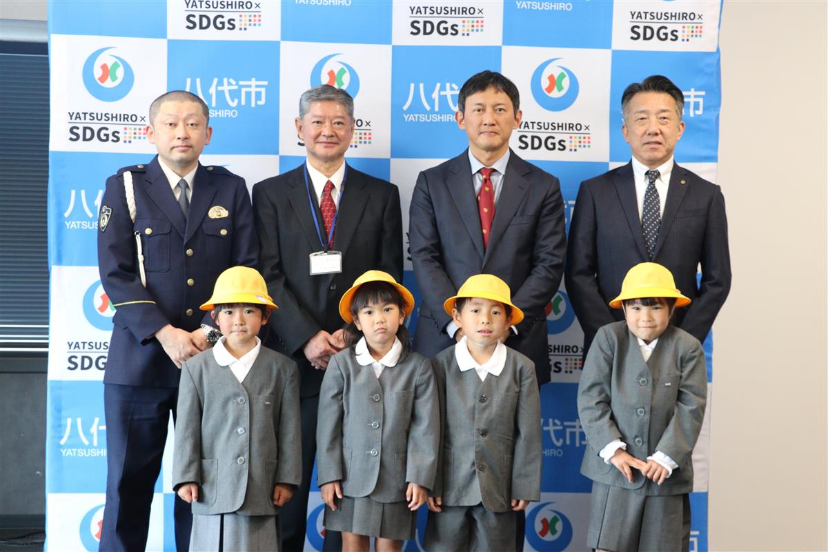 黄色い帽子贈呈式の様子の画像